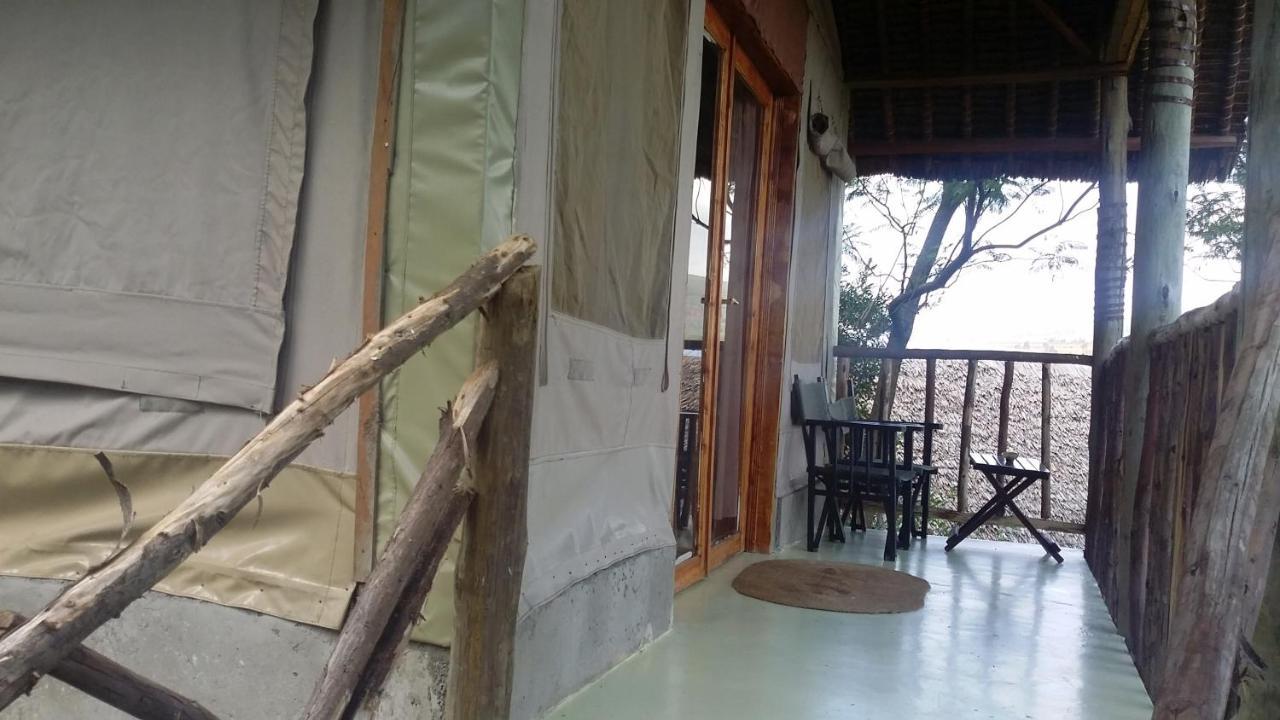 Maili Saba Camp Villa Nakuru Exterior foto