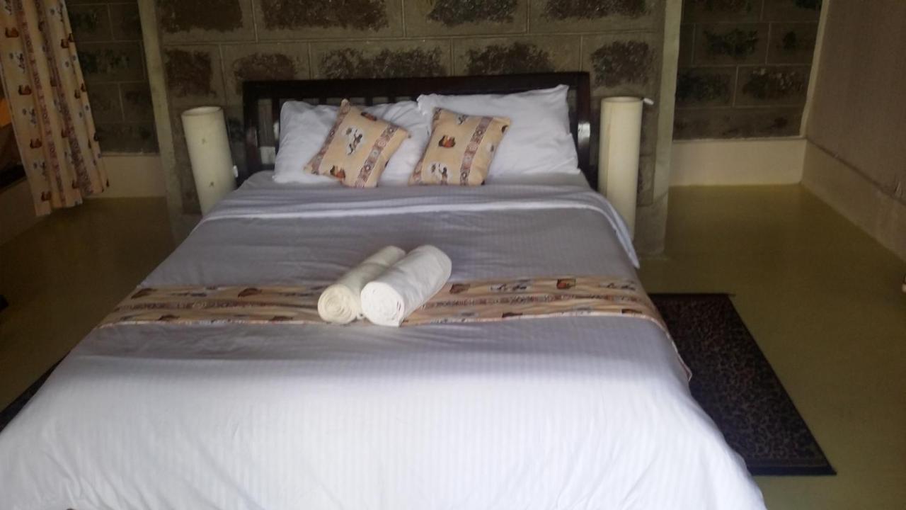 Maili Saba Camp Villa Nakuru Exterior foto