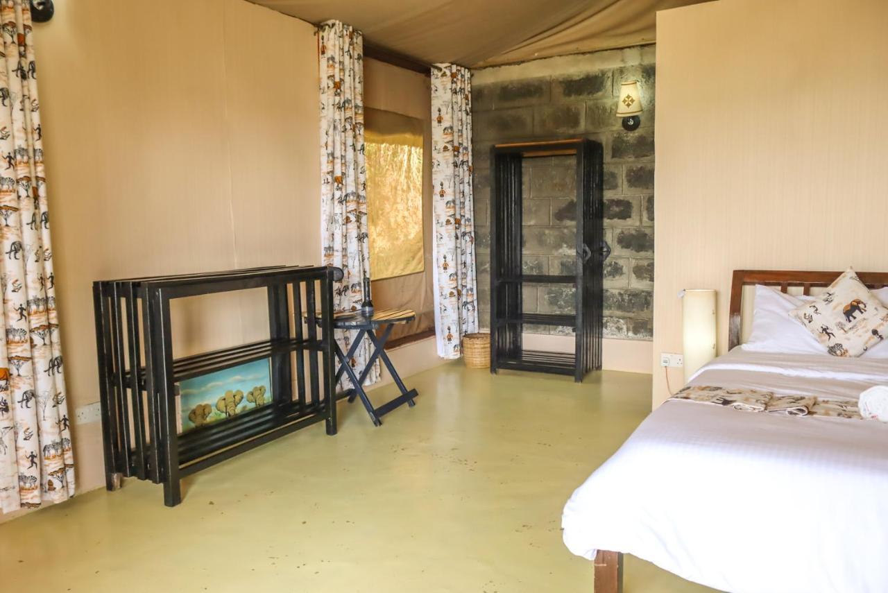 Maili Saba Camp Villa Nakuru Exterior foto