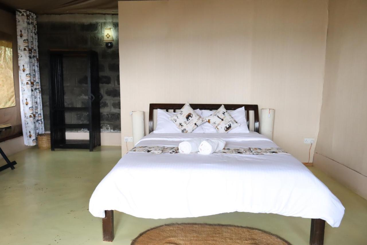 Maili Saba Camp Villa Nakuru Exterior foto